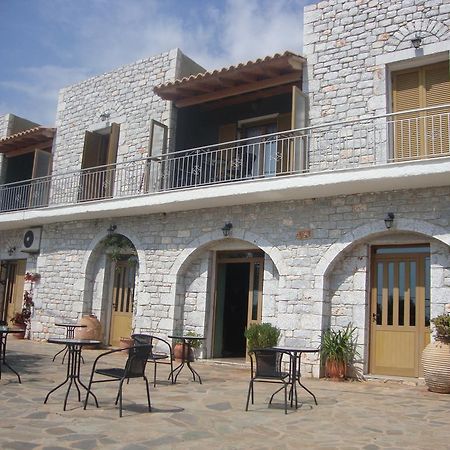 Kafiona Guesthouse Pírgos Dhiroú Bagian luar foto