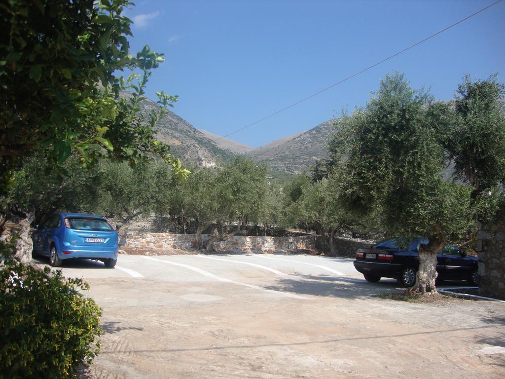 Kafiona Guesthouse Pírgos Dhiroú Bagian luar foto