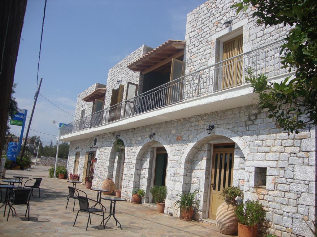 Kafiona Guesthouse Pírgos Dhiroú Bagian luar foto
