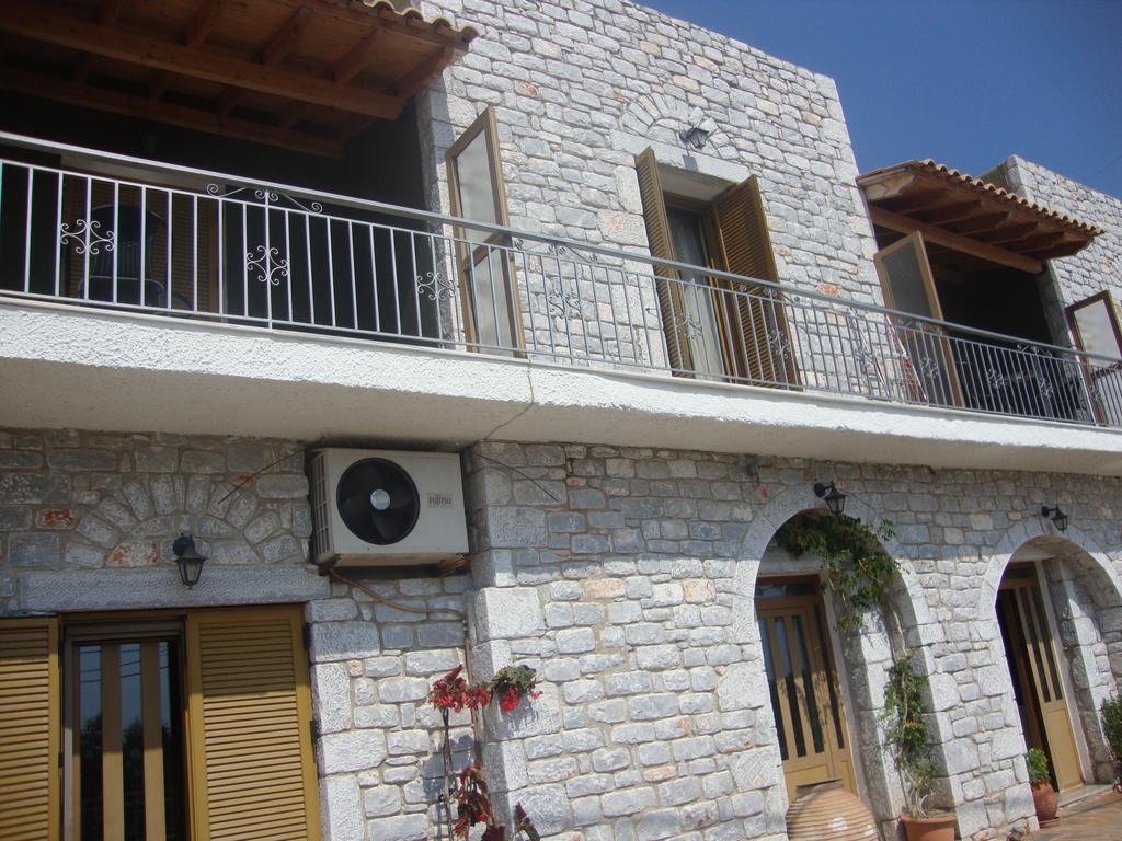 Kafiona Guesthouse Pírgos Dhiroú Bagian luar foto