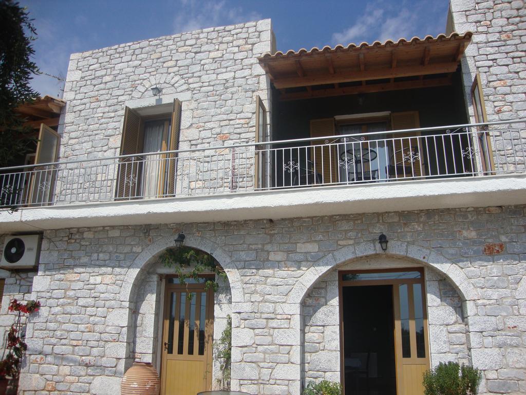 Kafiona Guesthouse Pírgos Dhiroú Bagian luar foto