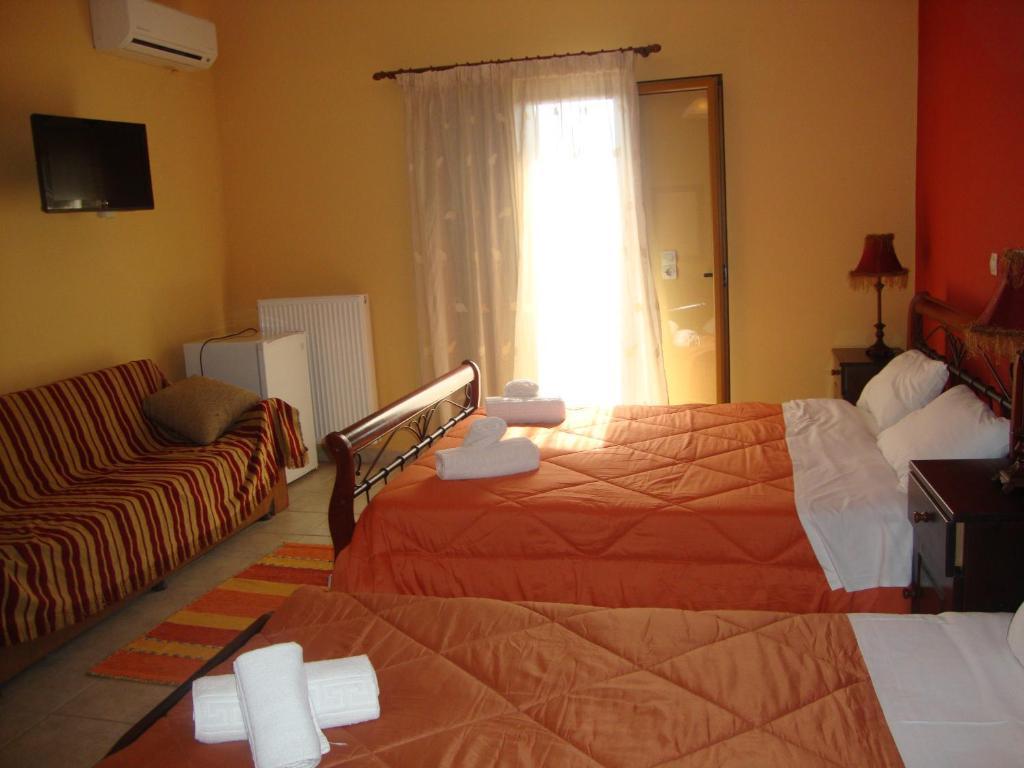 Kafiona Guesthouse Pírgos Dhiroú Ruang foto