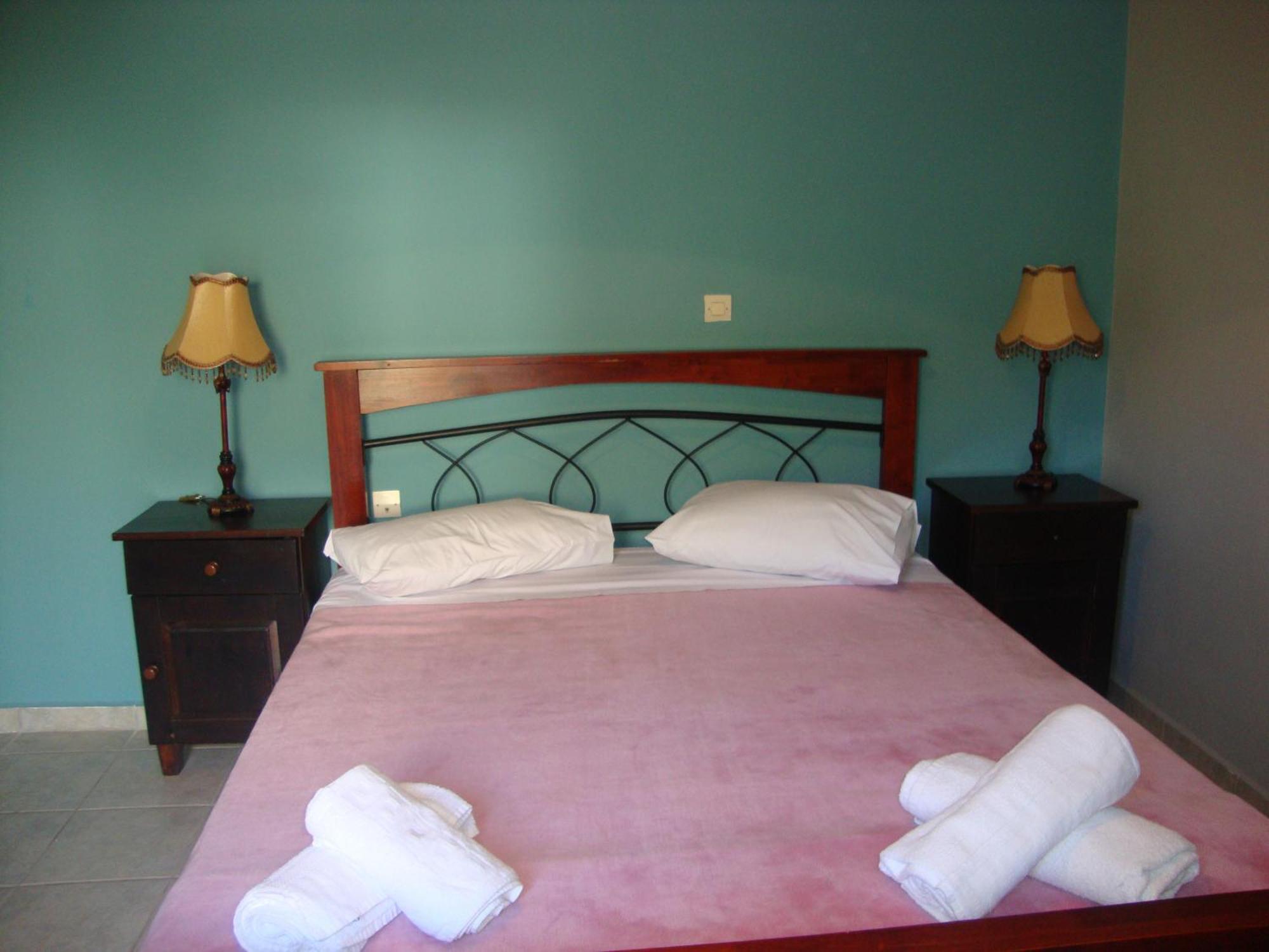 Kafiona Guesthouse Pírgos Dhiroú Bagian luar foto