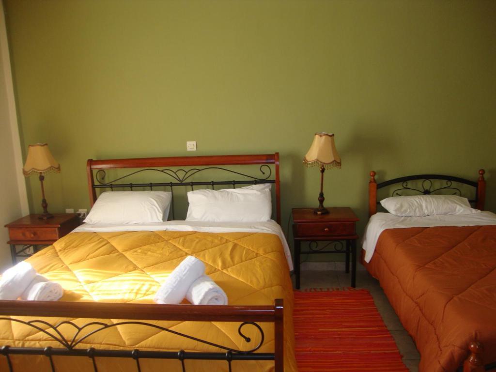 Kafiona Guesthouse Pírgos Dhiroú Ruang foto