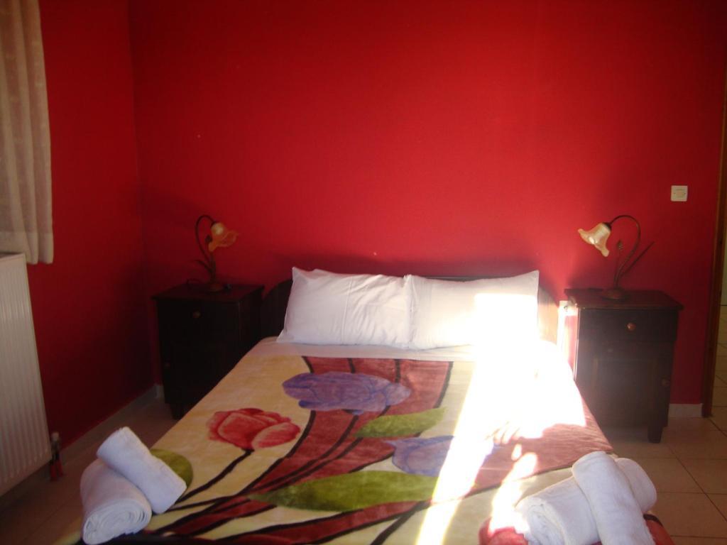 Kafiona Guesthouse Pírgos Dhiroú Bagian luar foto