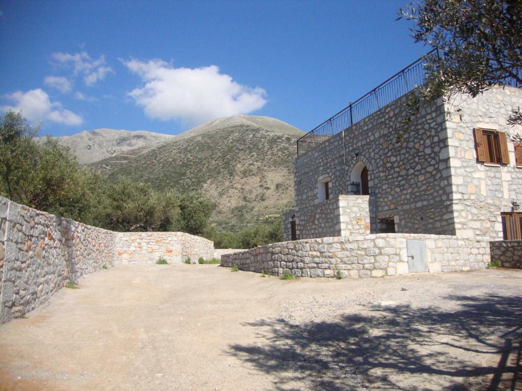 Kafiona Guesthouse Pírgos Dhiroú Bagian luar foto